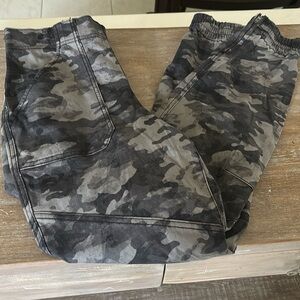 Spanx Stretch Twill Cargo Jogger in blackwash camo. Size large NWT